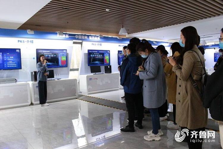在"智能云"工厂感受山西信息产业速度